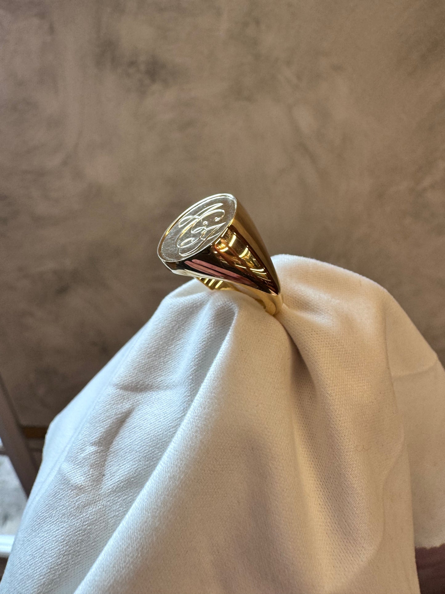CUSTOM MENS SIGNET RING
