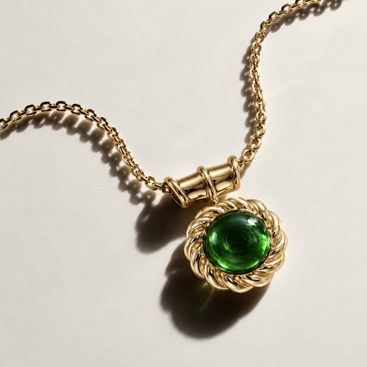 SABINA ROUND CABOCHON PENDANT