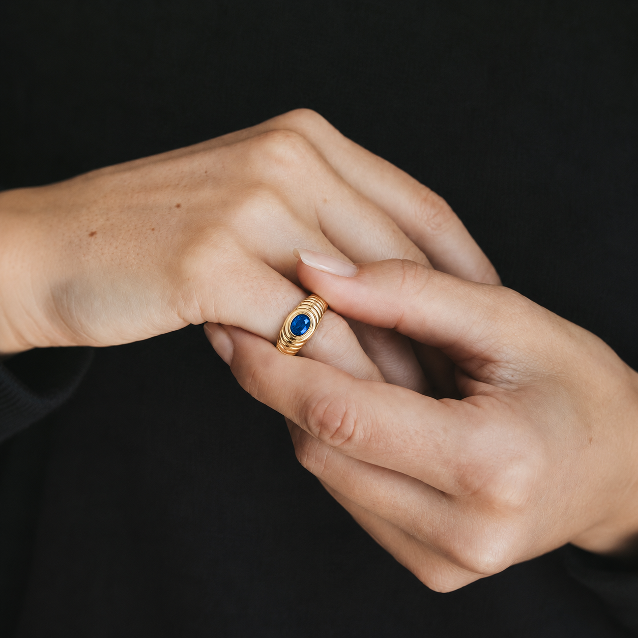 Contessa Blue Ceylon Sapphire Pinkie Ring